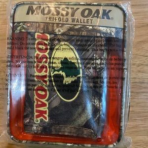 Mossy Oak Trifold Men's Camo Wallet in Tin Box